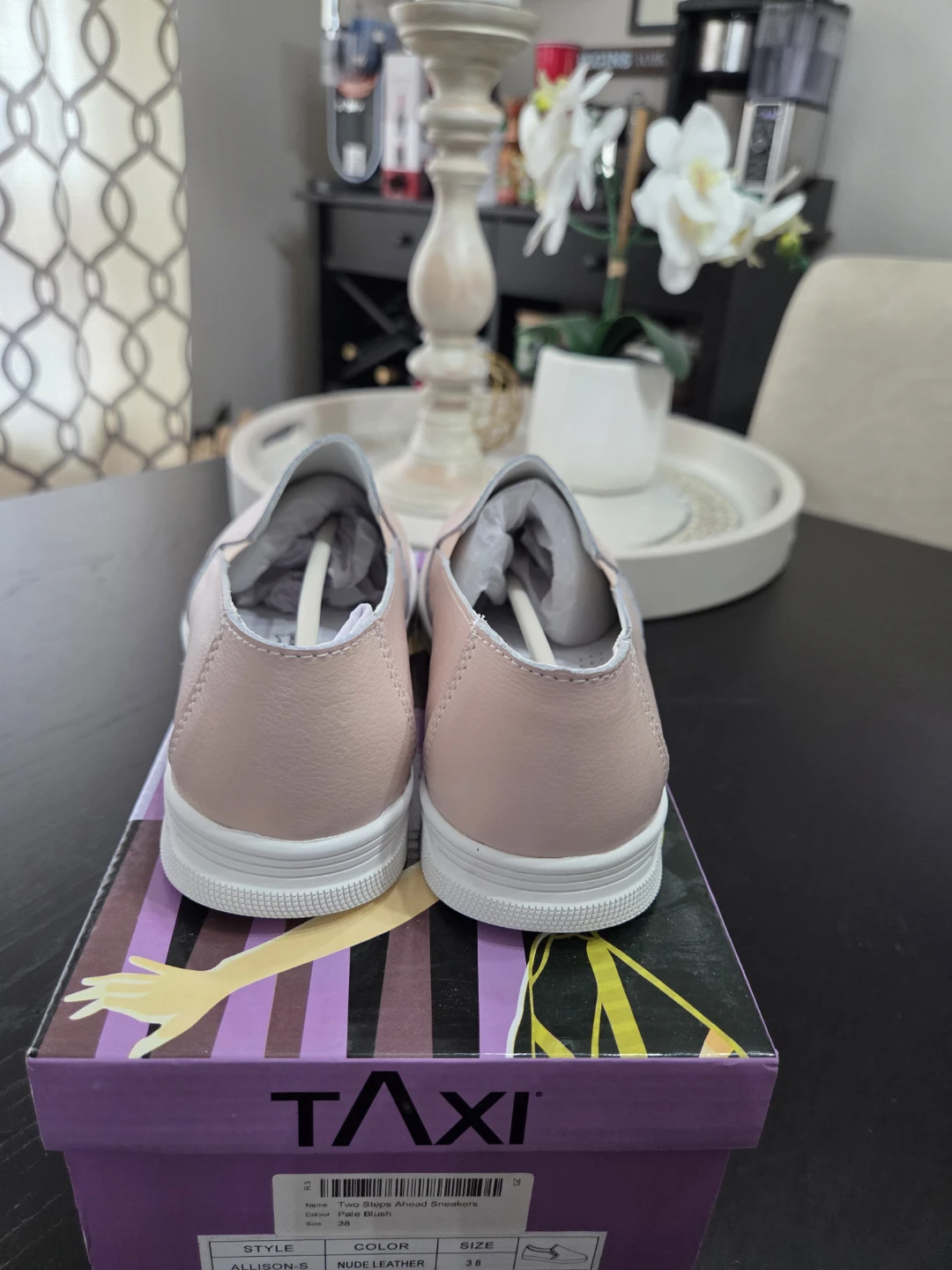 Ladies Slip-On Leather Shoes Size 38 Brand New in Box - photo 4