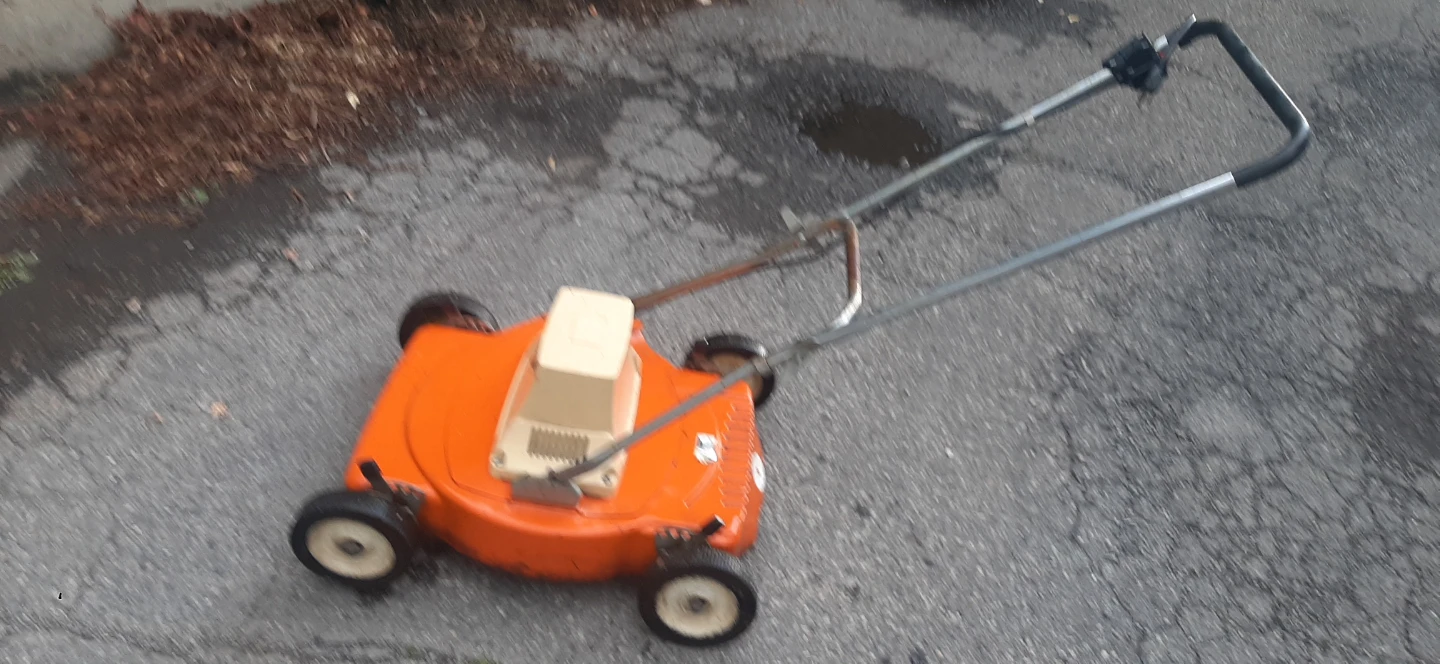 Baycrest Compact Electric Mower