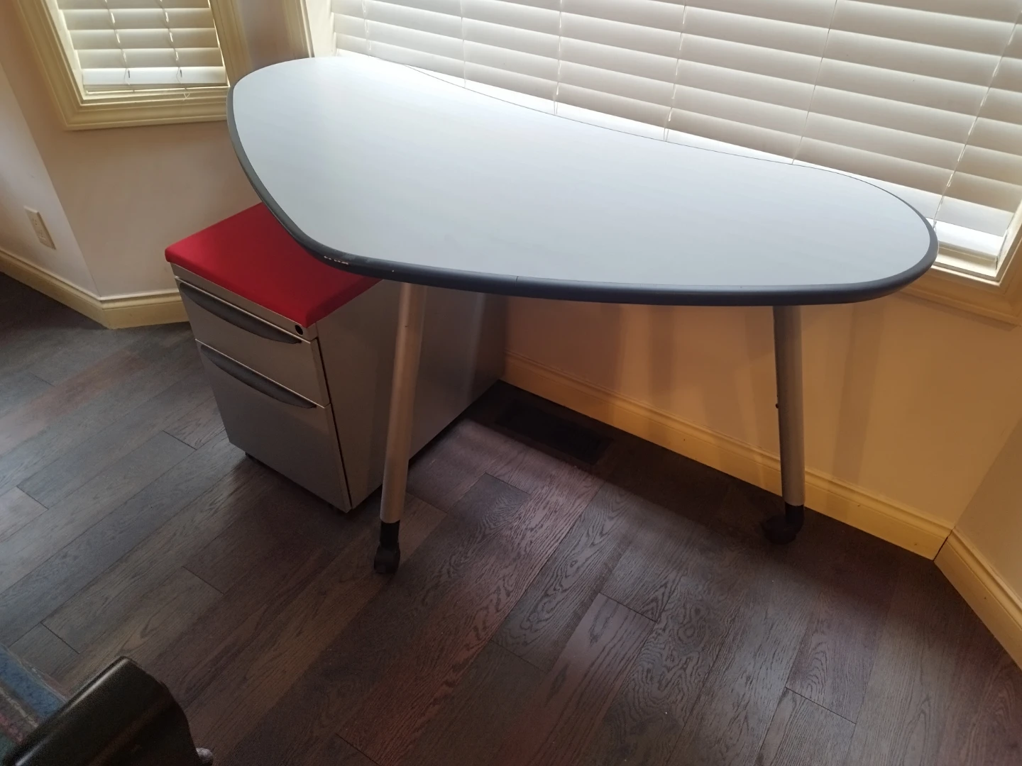 Kidney-shaped Haworth desk with rolling file cabinet