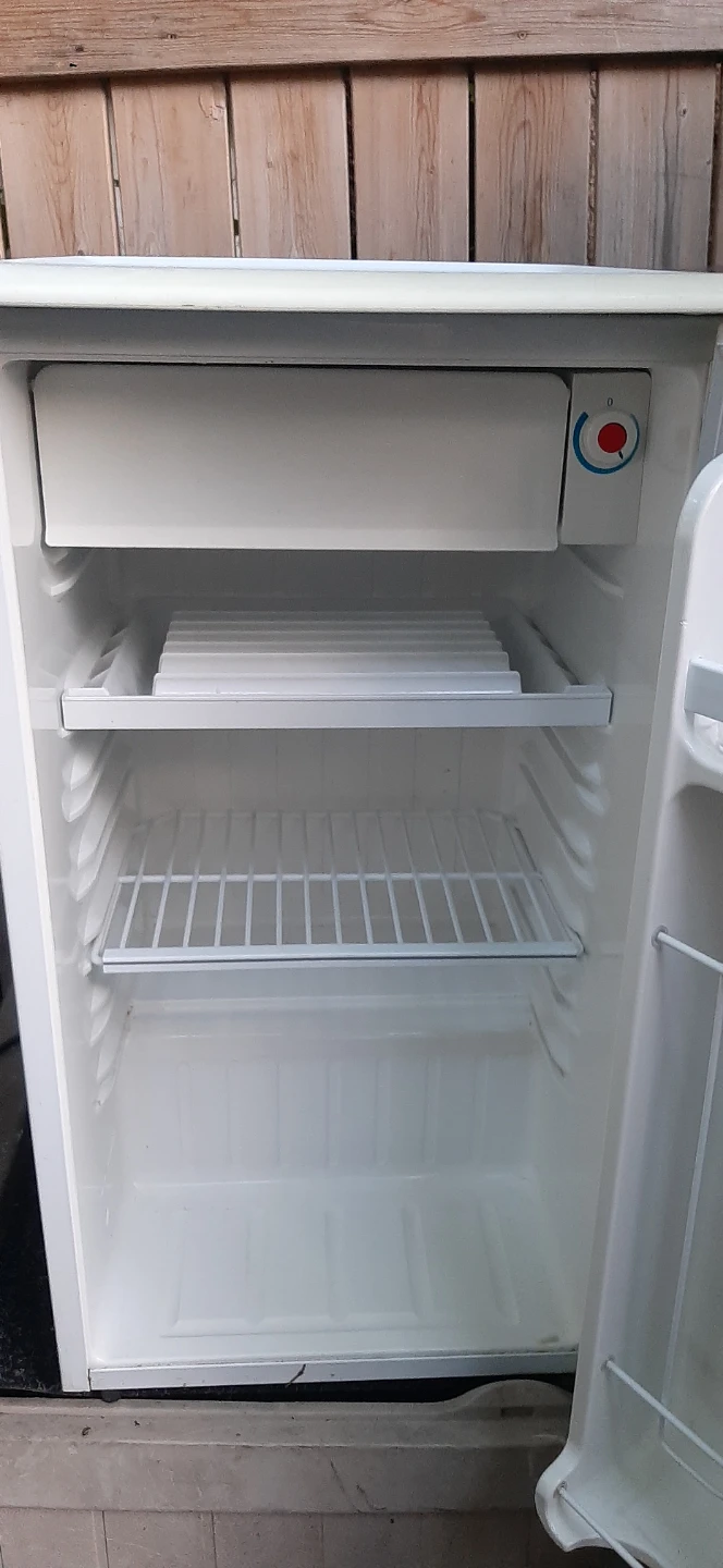 Danby Compact White Mini Fridge - photo 2