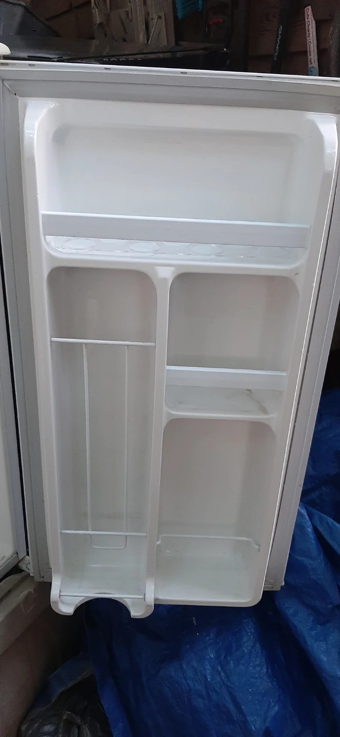 Danby Compact White Mini Fridge - photo 3