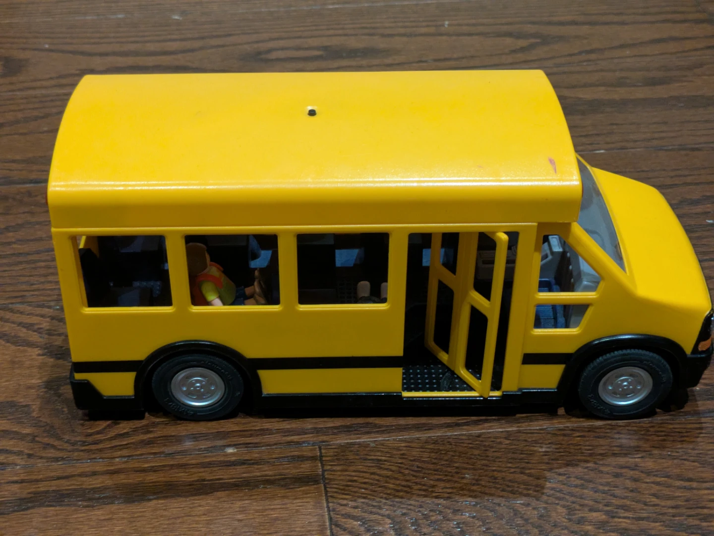 Toy school bus with flashing lights