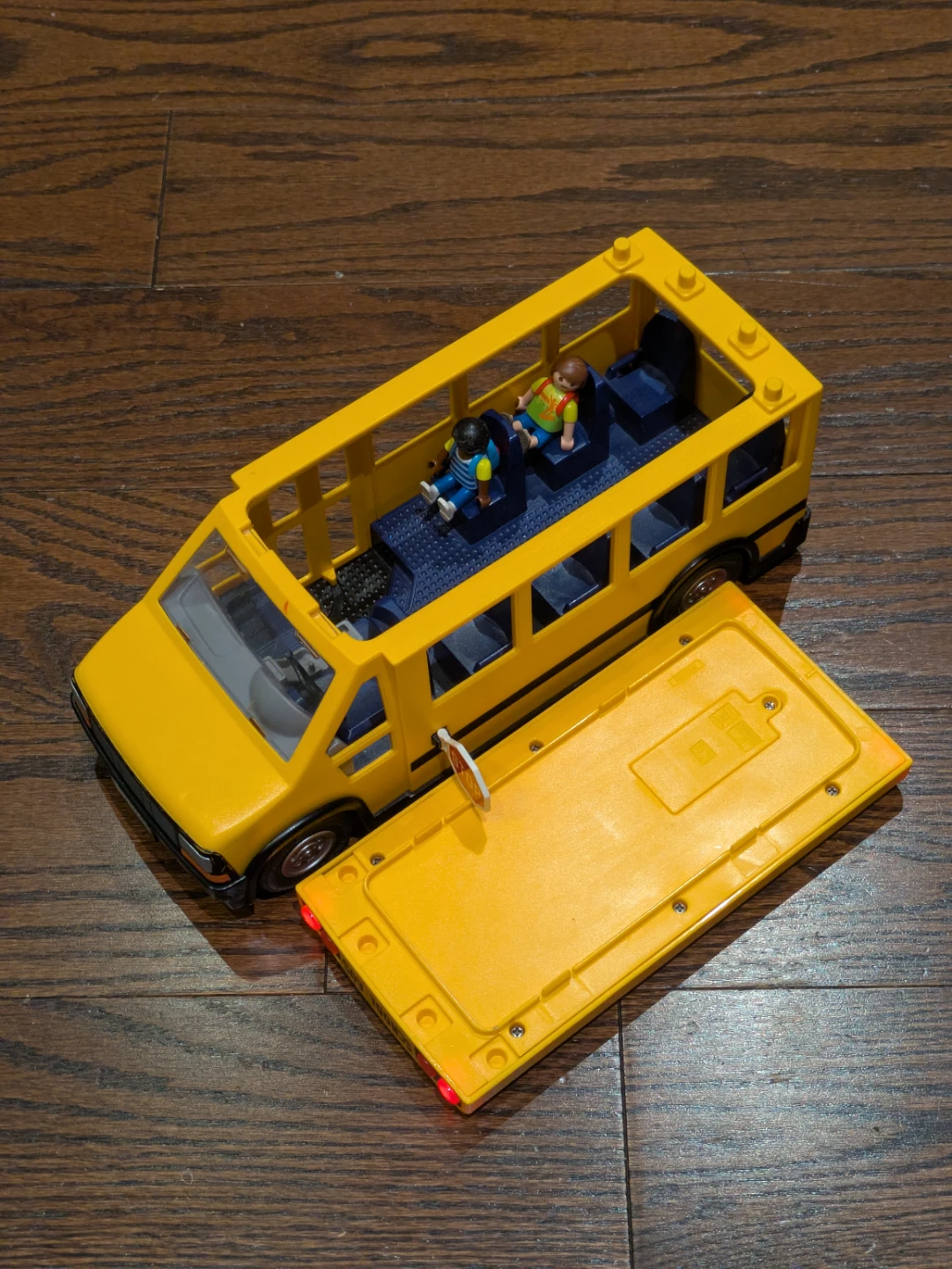 Toy school bus with flashing lights - photo 2
