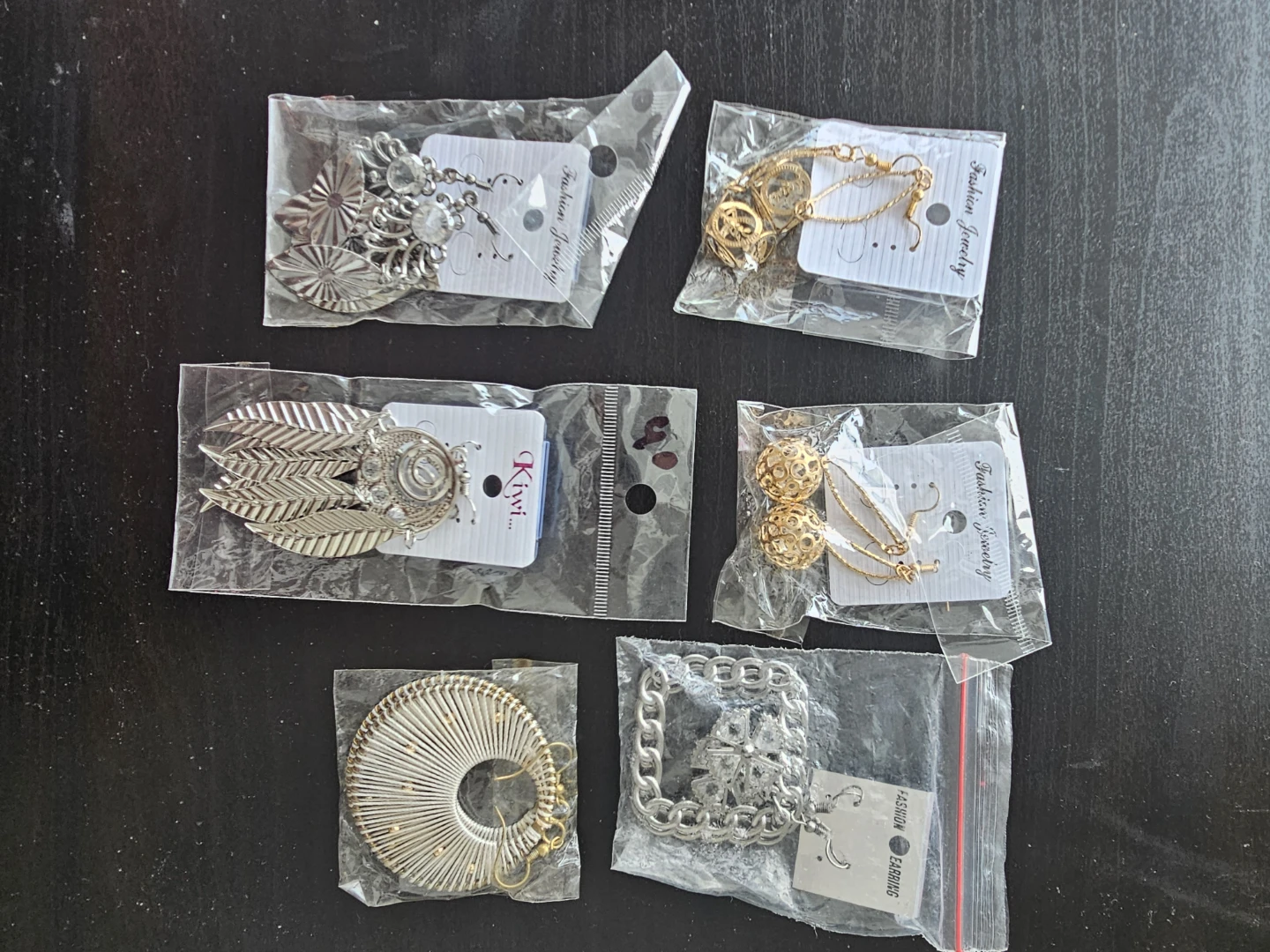 6 New Assorted Fashion earrings - photo 2