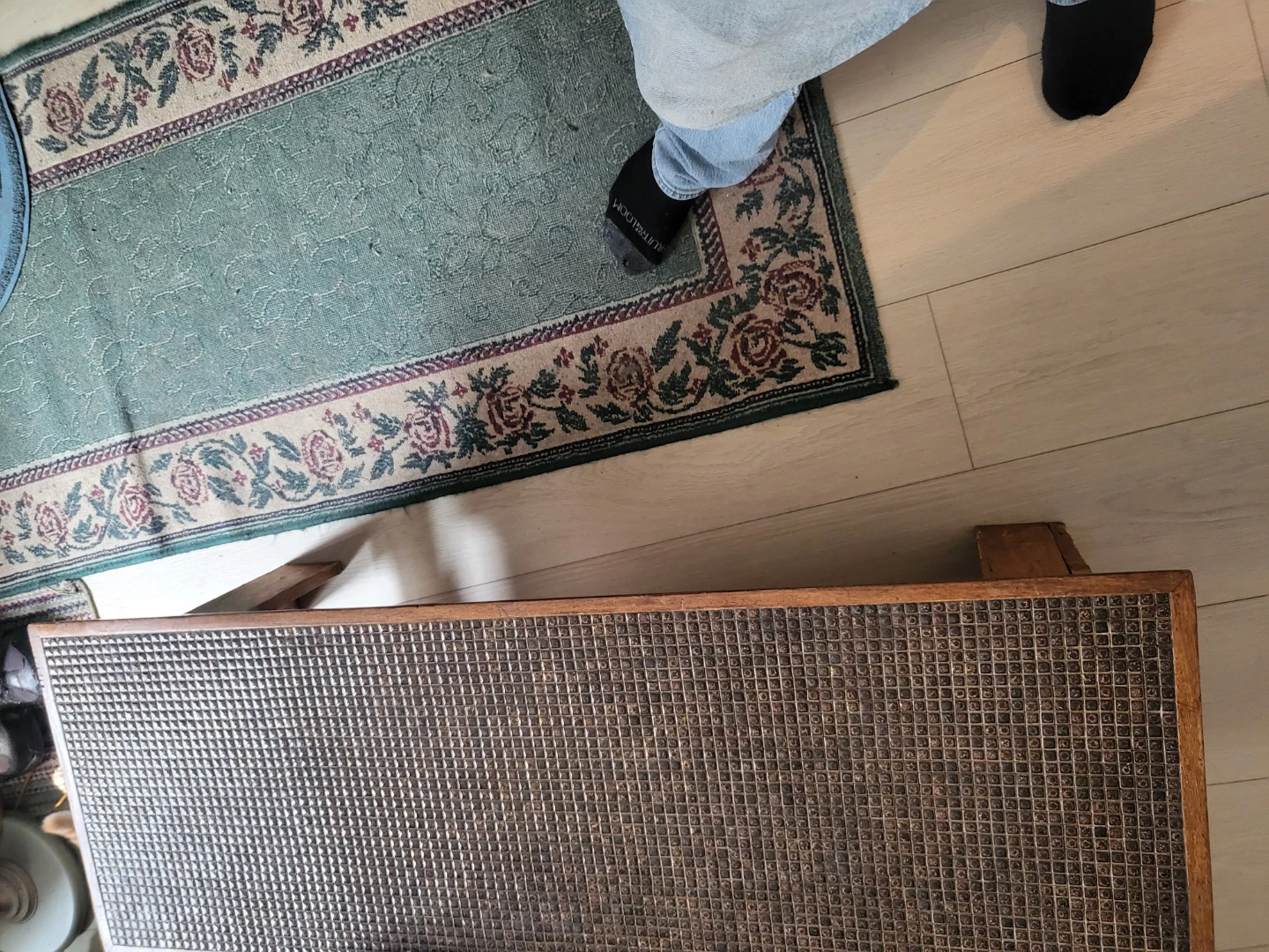 Wooden bench with woven seat - photo 2
