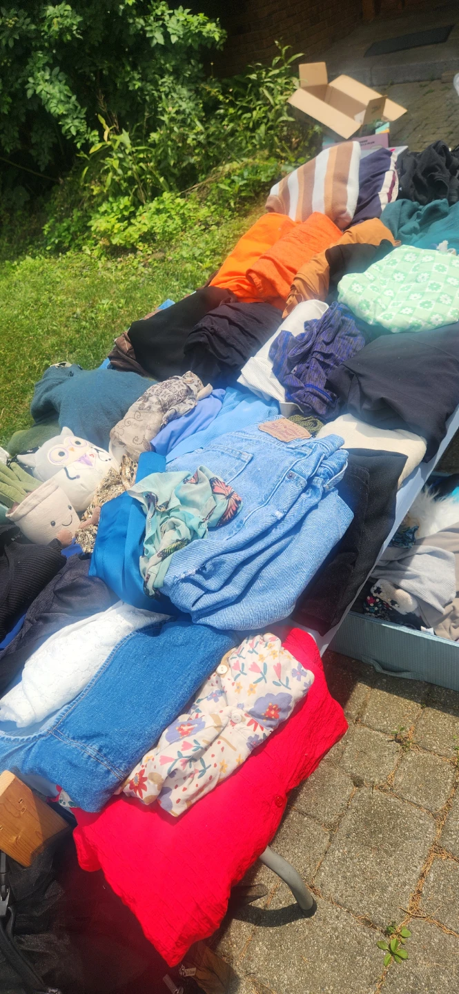 Garage sale!!!!! HAPPENING NOW with a Nintendo wii - photo 4