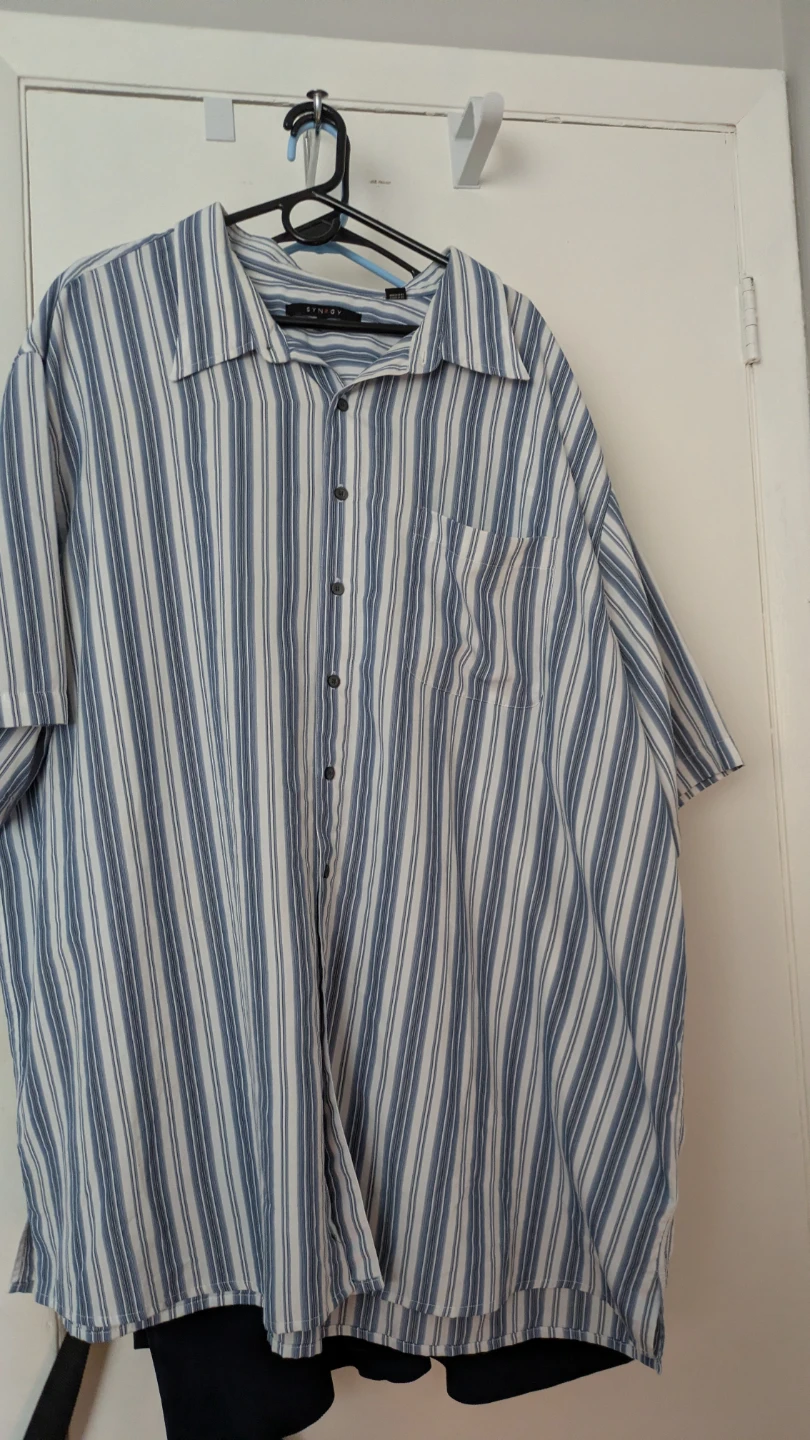 Men's clothing