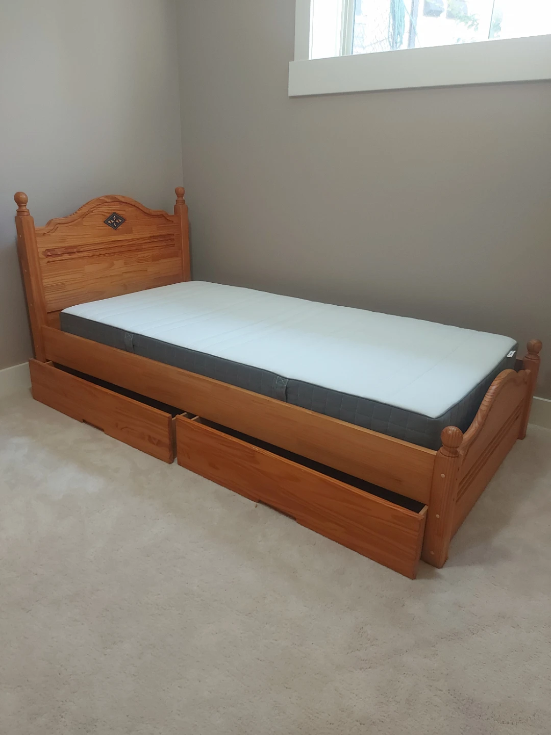 [Moving] Twin Bed w Frame and Storage Drawers - photo 3
