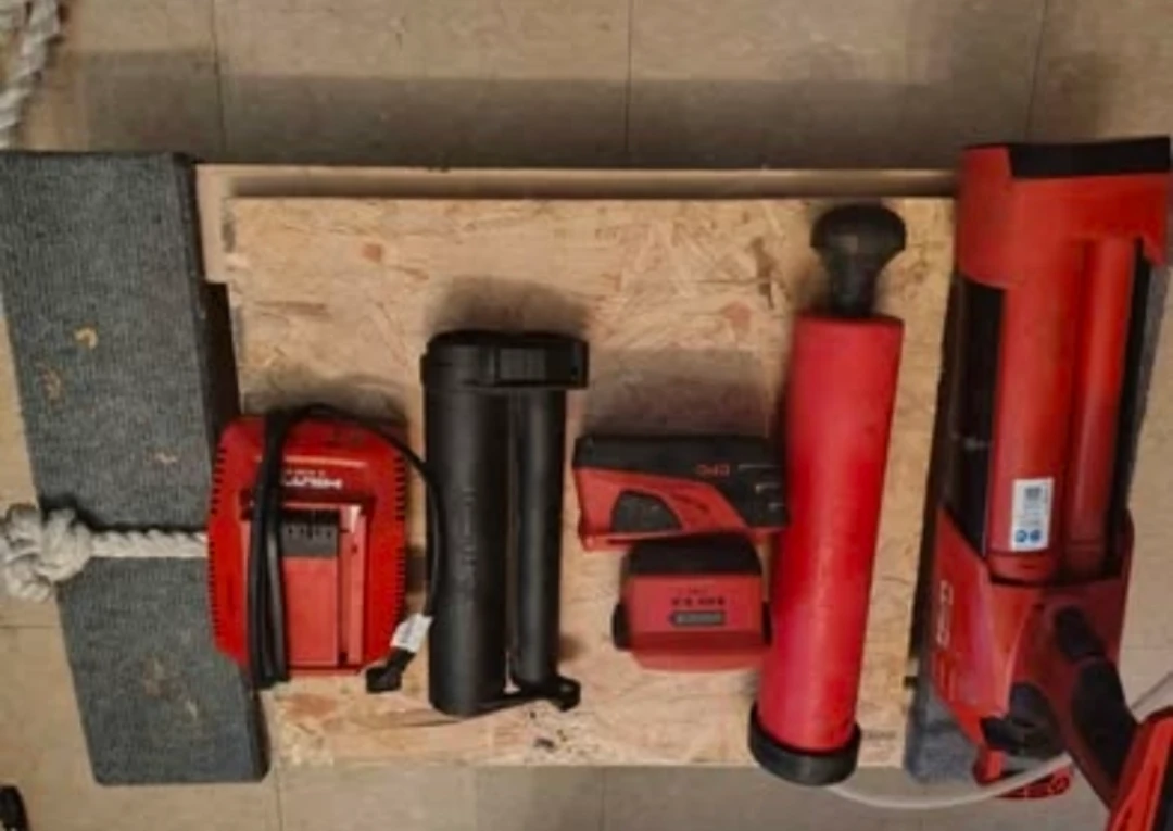 Hilti HDE 500-22 Cordless Adhesive Dispenser with Bag