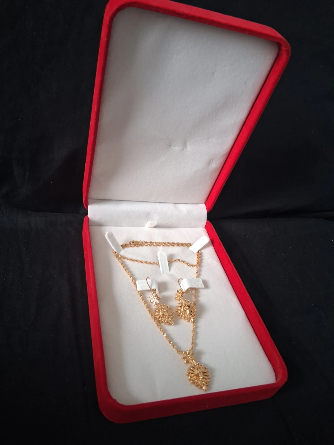 Gold-tone necklace and earrings set