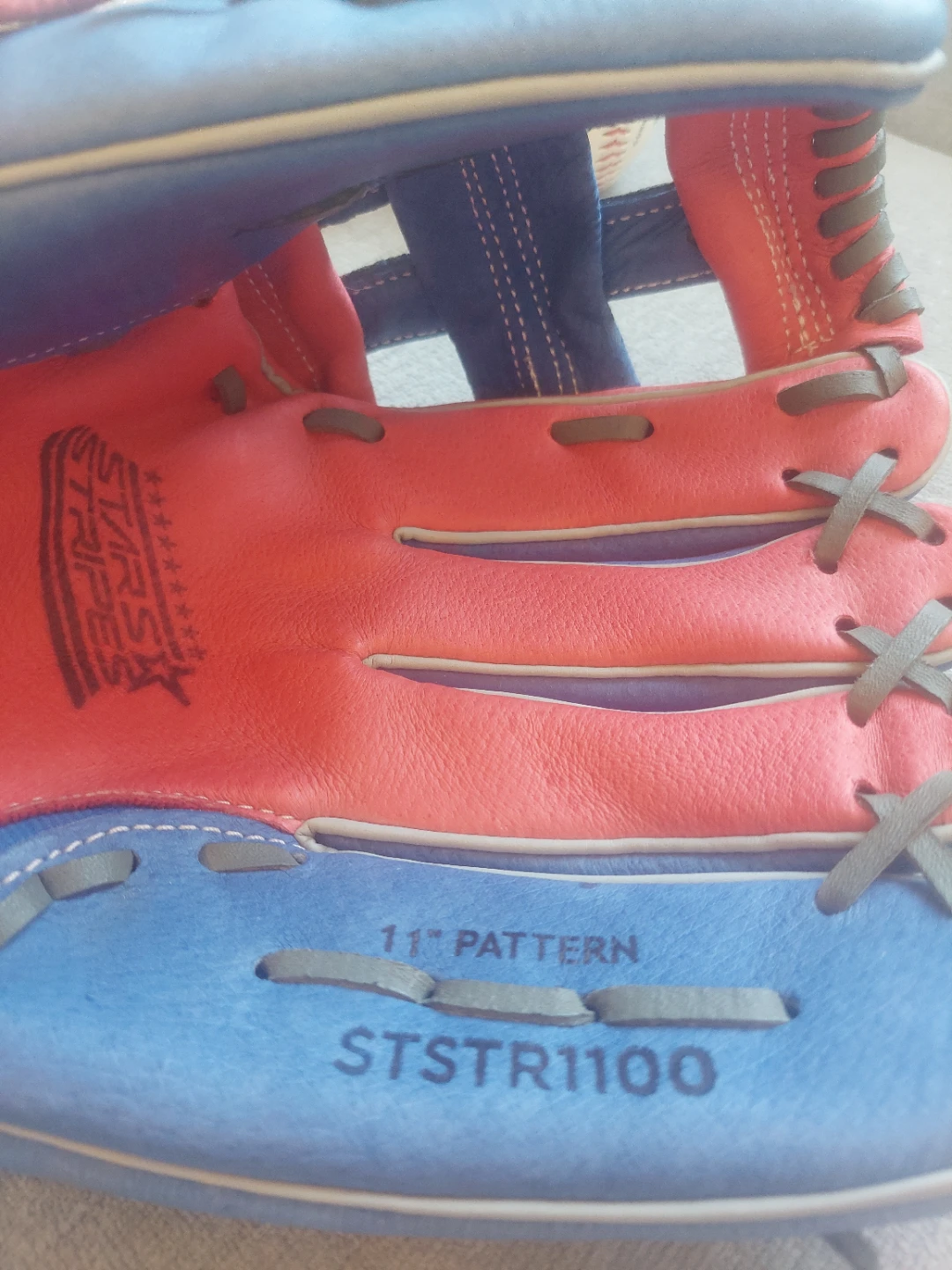 11" Easton Baseball Glove plus 3 balls. - photo 5