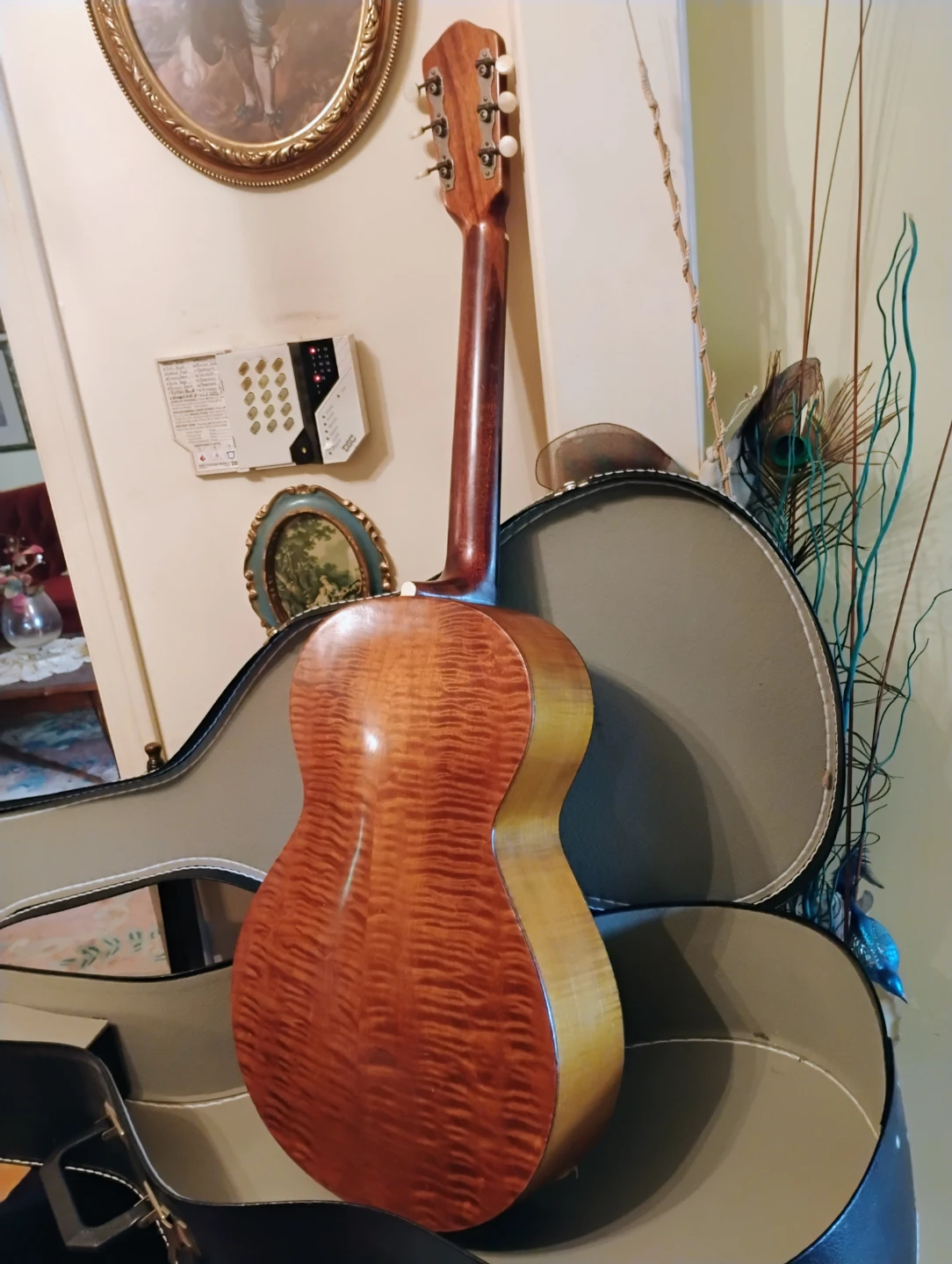 Vintage guitar - photo 2