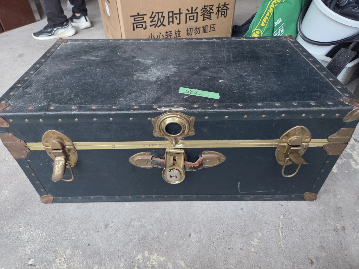 Vintage Steamer Trunk - photo 2