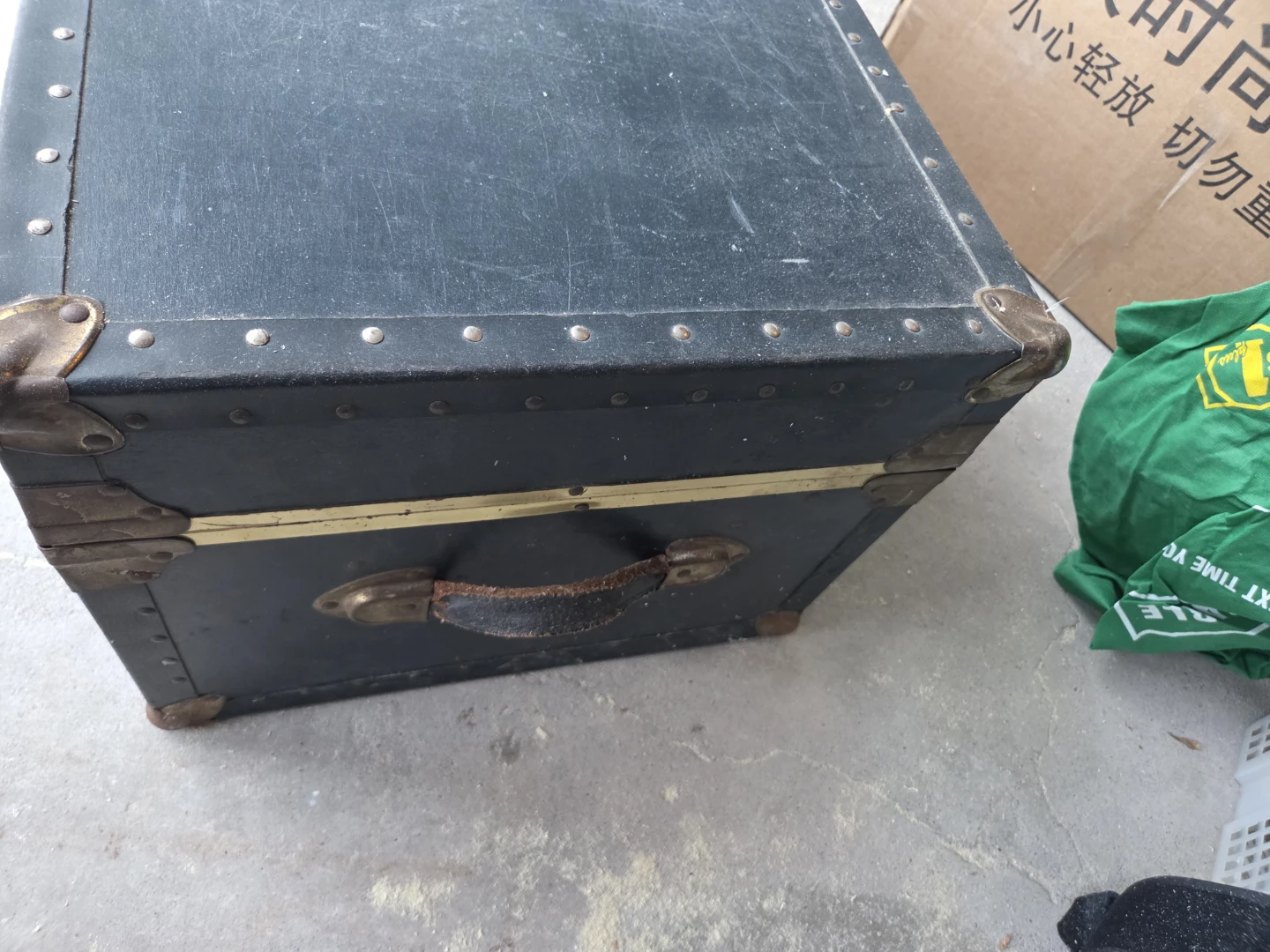 Vintage Steamer Trunk - photo 3