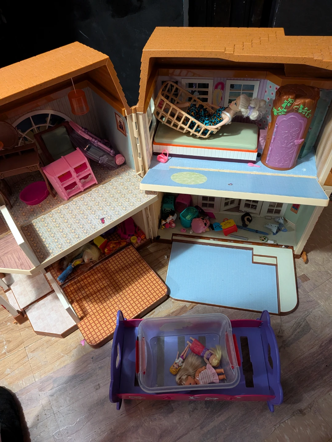 Dollhouse with Furniture and Accessories