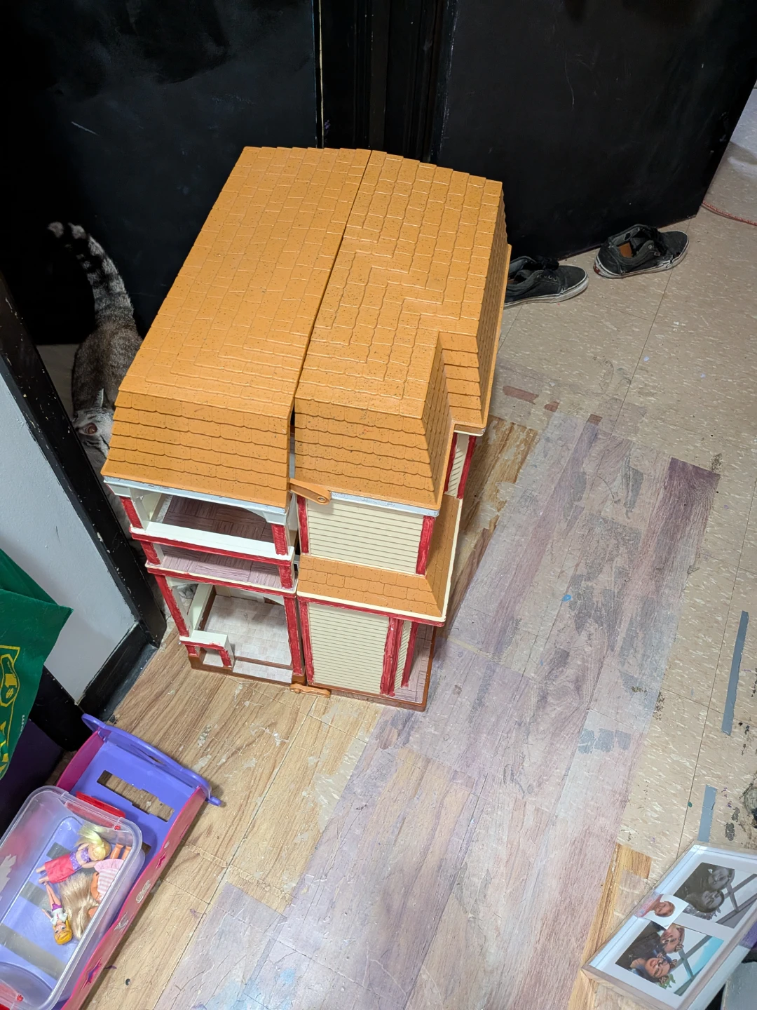 Dollhouse with Furniture and Accessories - photo 3