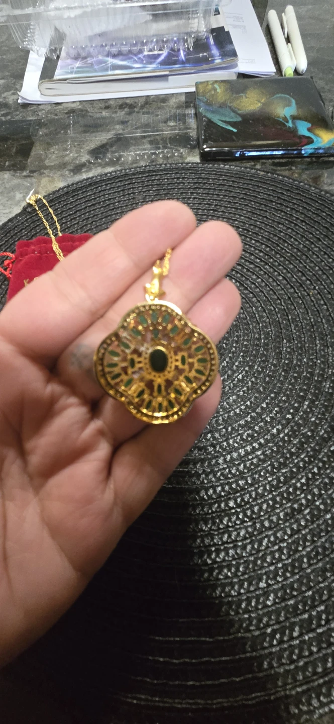 Gold-tone Necklace with Green Pendant - photo 5
