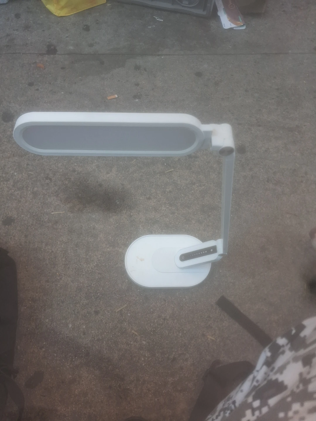 White LED Desk Lamp with Adjustable Brightness - photo 5