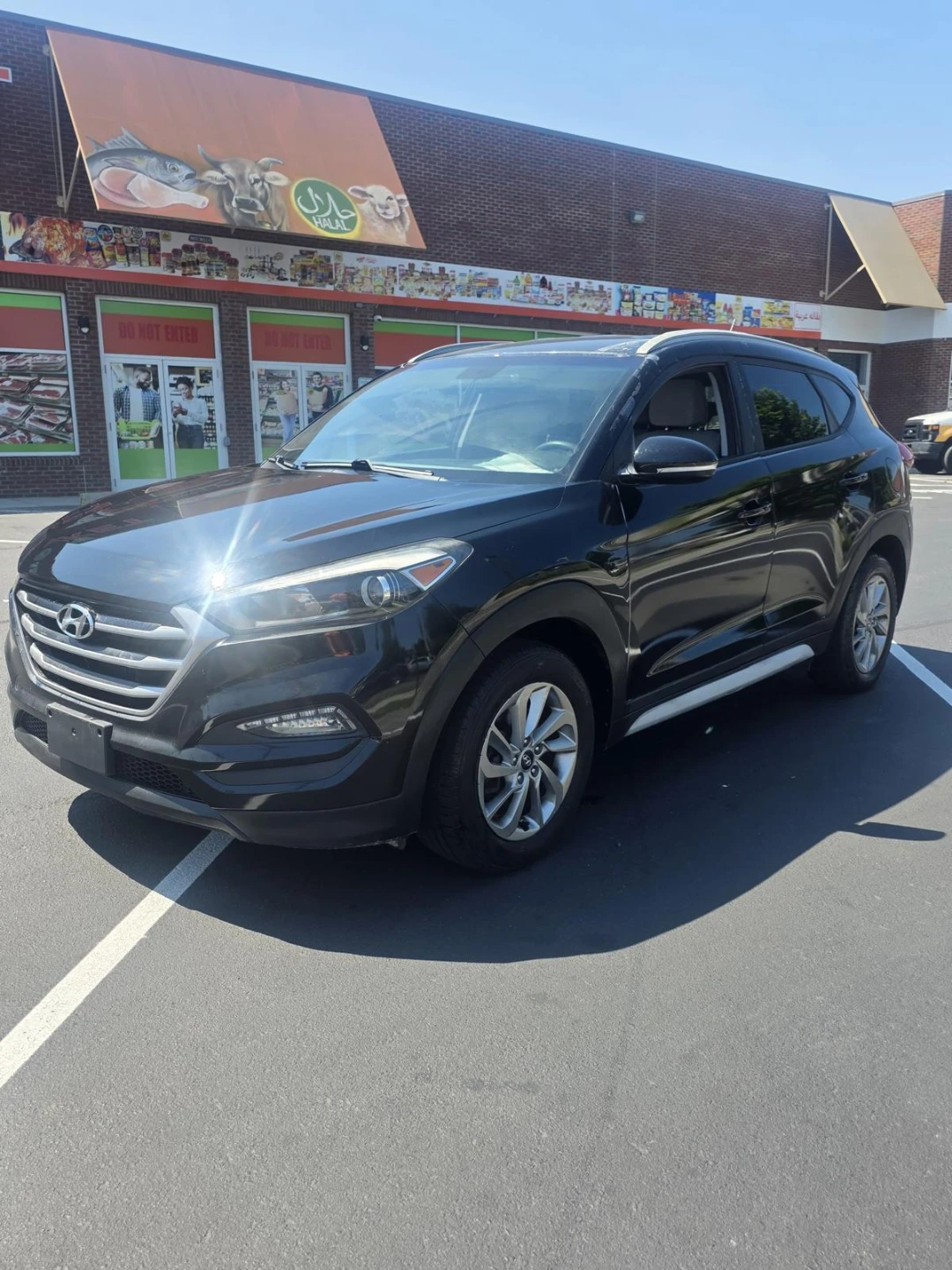 Black Hyundai Tucson AWD