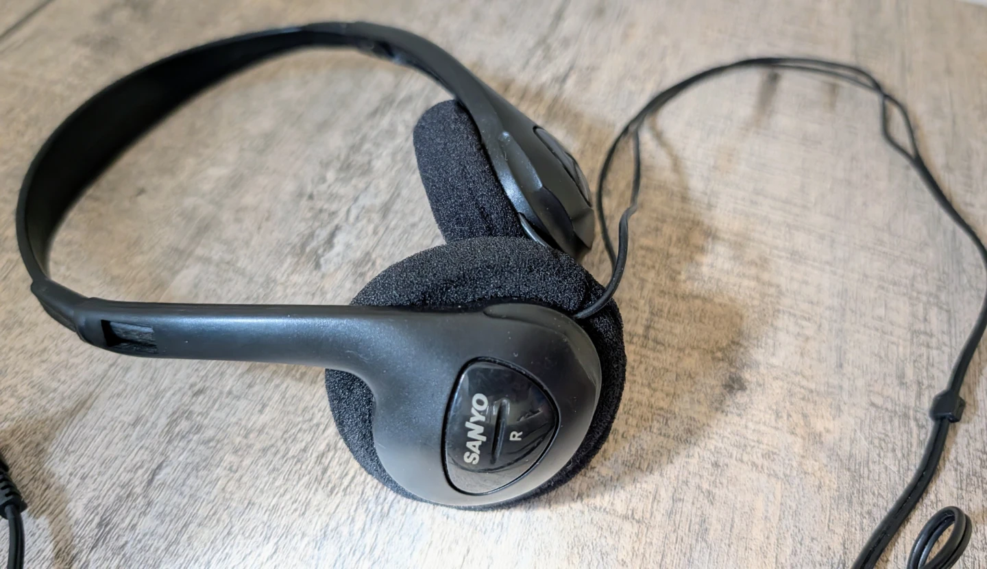 Sanyo On-Ear Headphones - photo 2