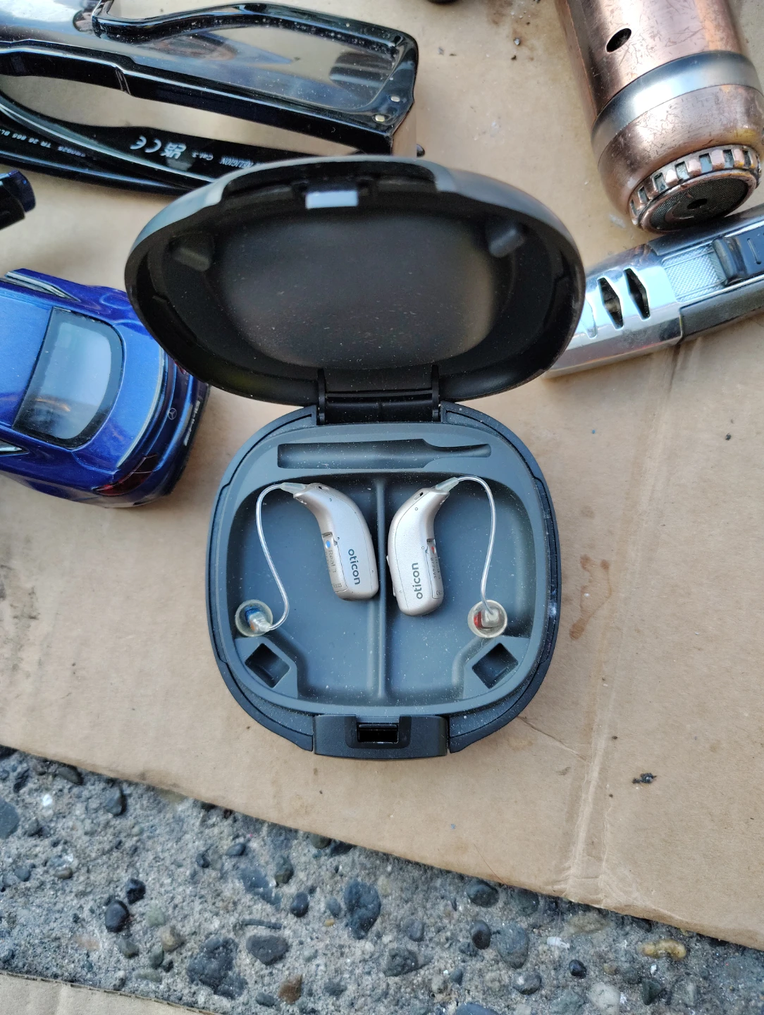 Oticon Real 3 Hearing Aids with Case - photo 2