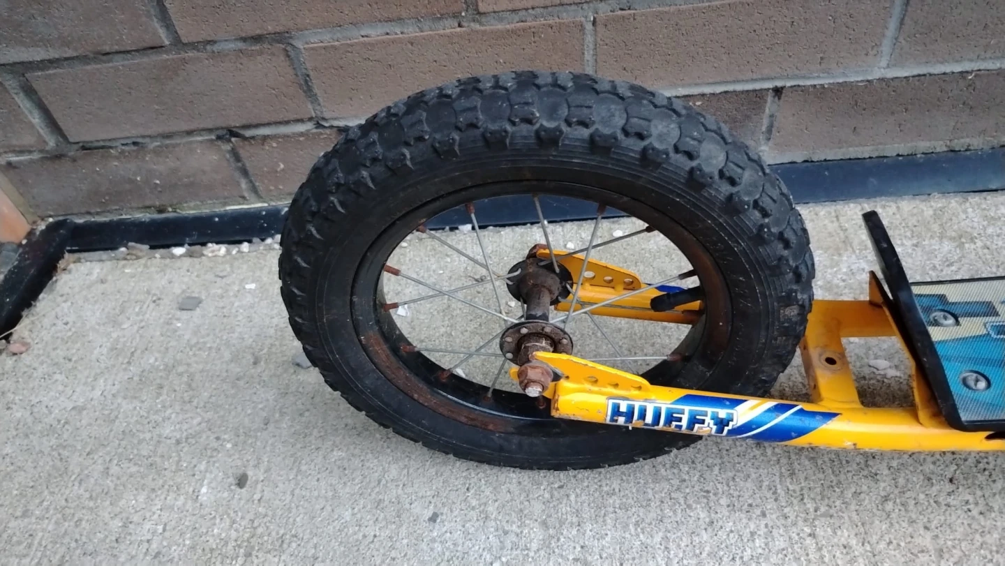 Yellow Huffy Throttle Scooter - photo 4