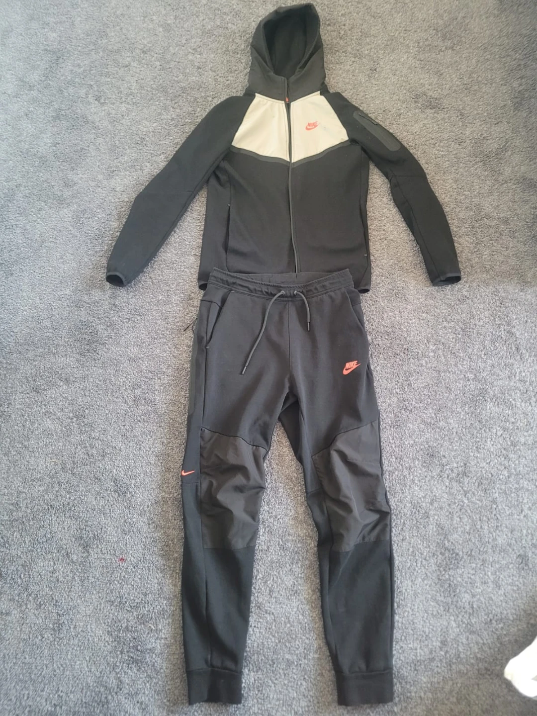 Nike Tech Fleece Full Zip Hoodie and Jogger Set