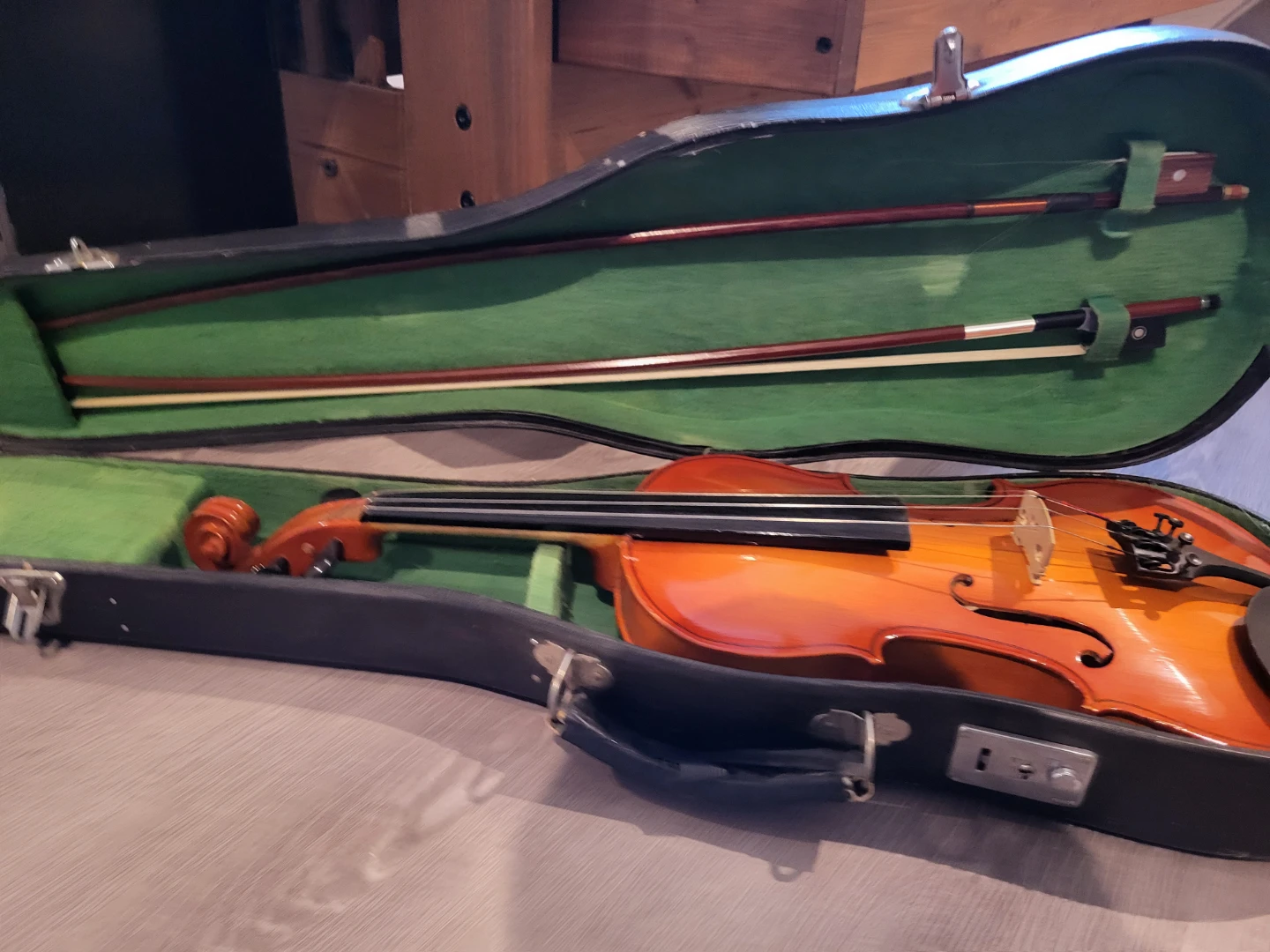 4/4 Full Violin with Case and Bow - photo 2