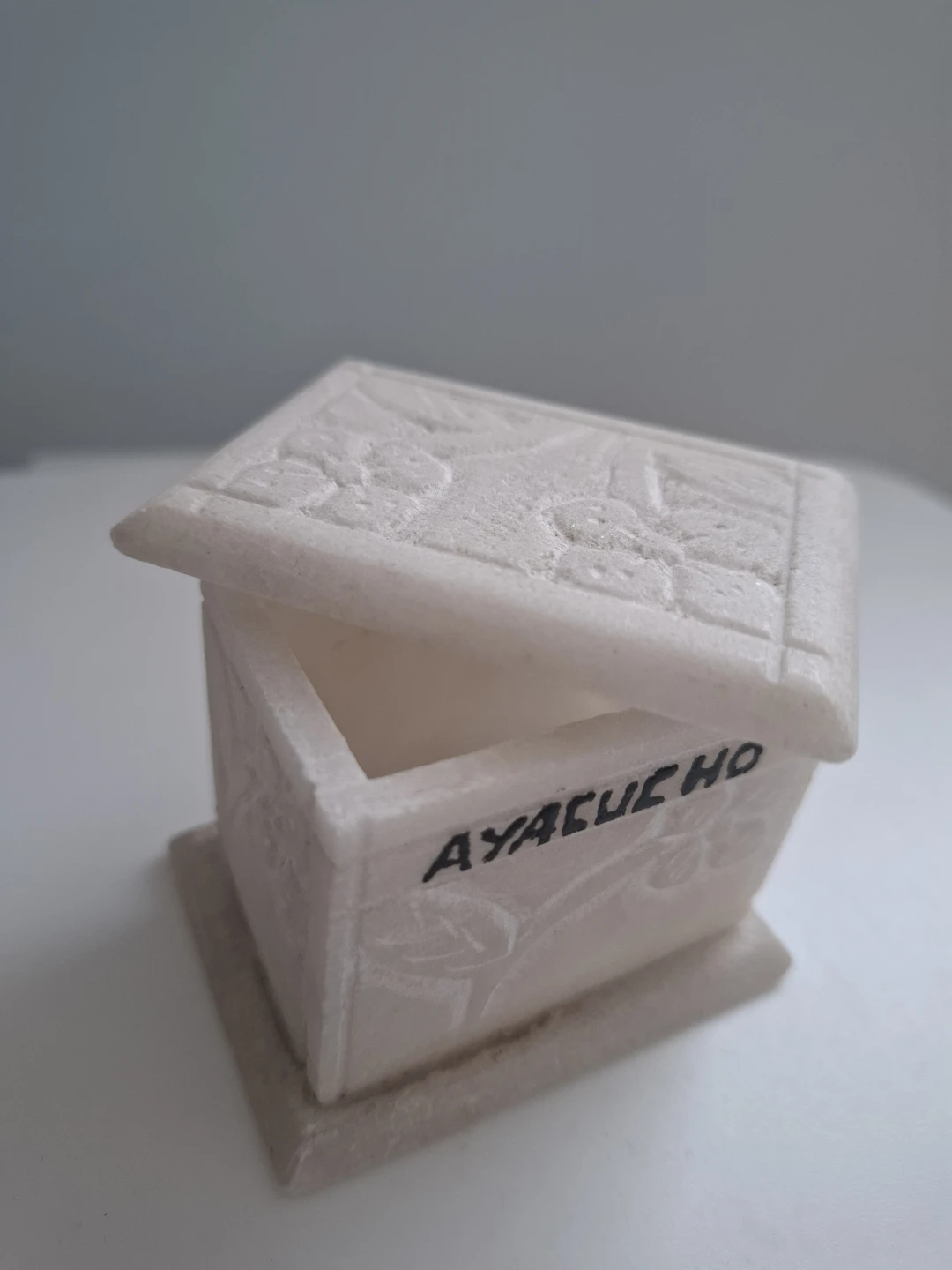 Carved Huamanga stone  chest from Ayacucho, Peru. - photo 2