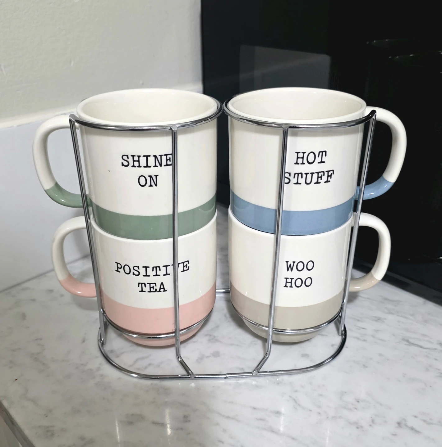 Set of 4 Mugs with Metal Rack