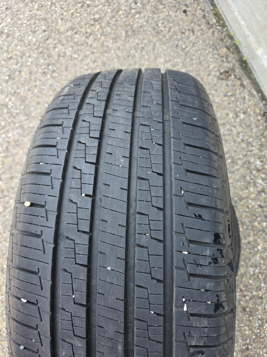 215/50R17 Hydraedge Tire set of 2 - photo 2