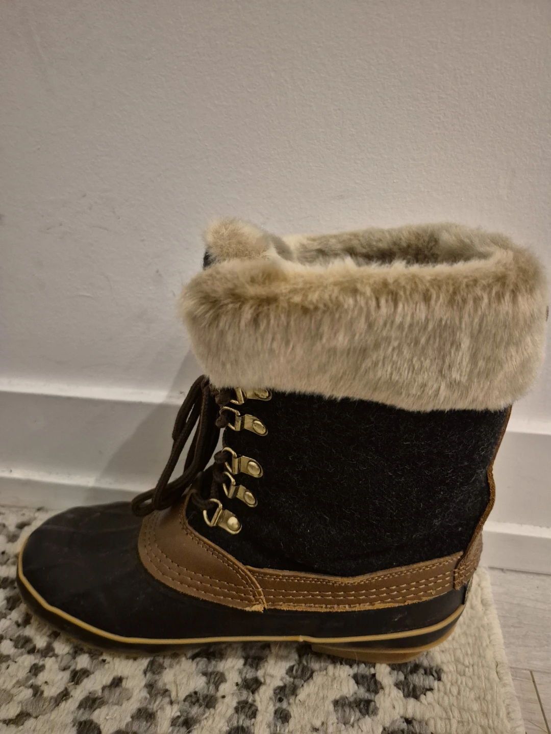 Woman Winter Boots - Size 250mm