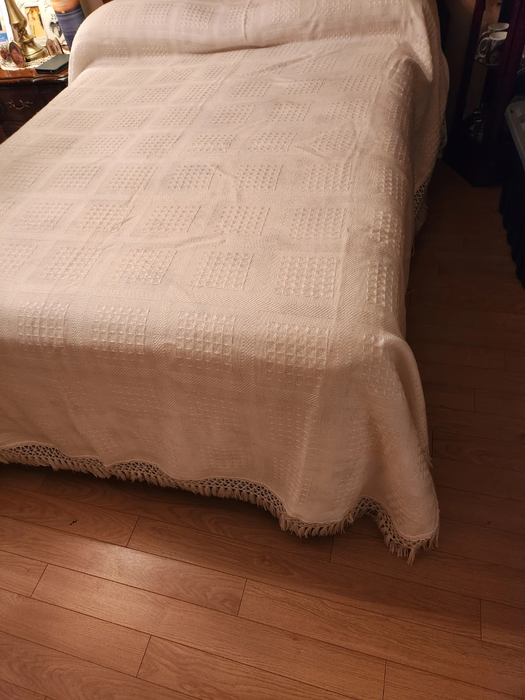Cream Textured Bedspread with Lace Trim