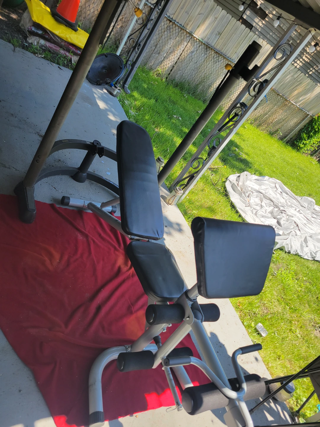 GOLD'S GYM  SQUAT RACK AND 6 POSITIONS ADJUSTABLE BENCH