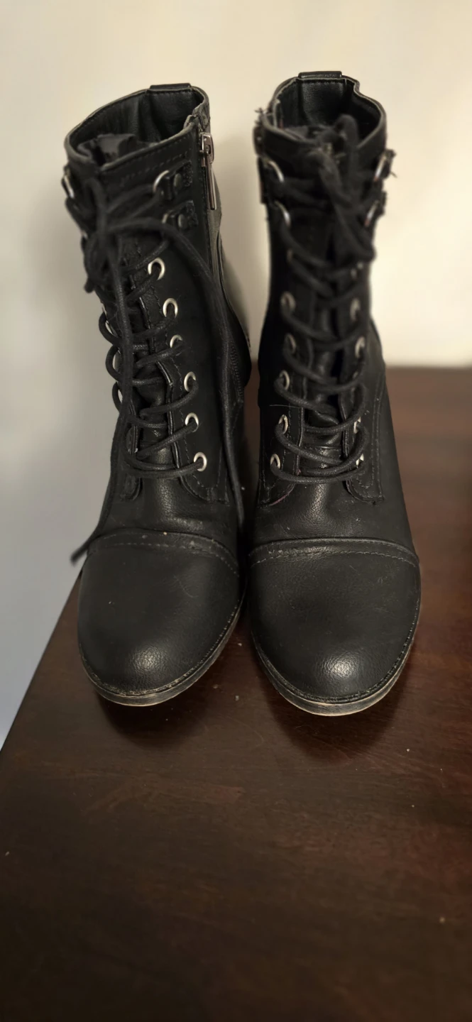 Black Lace-Up Heeled Boots - photo 2