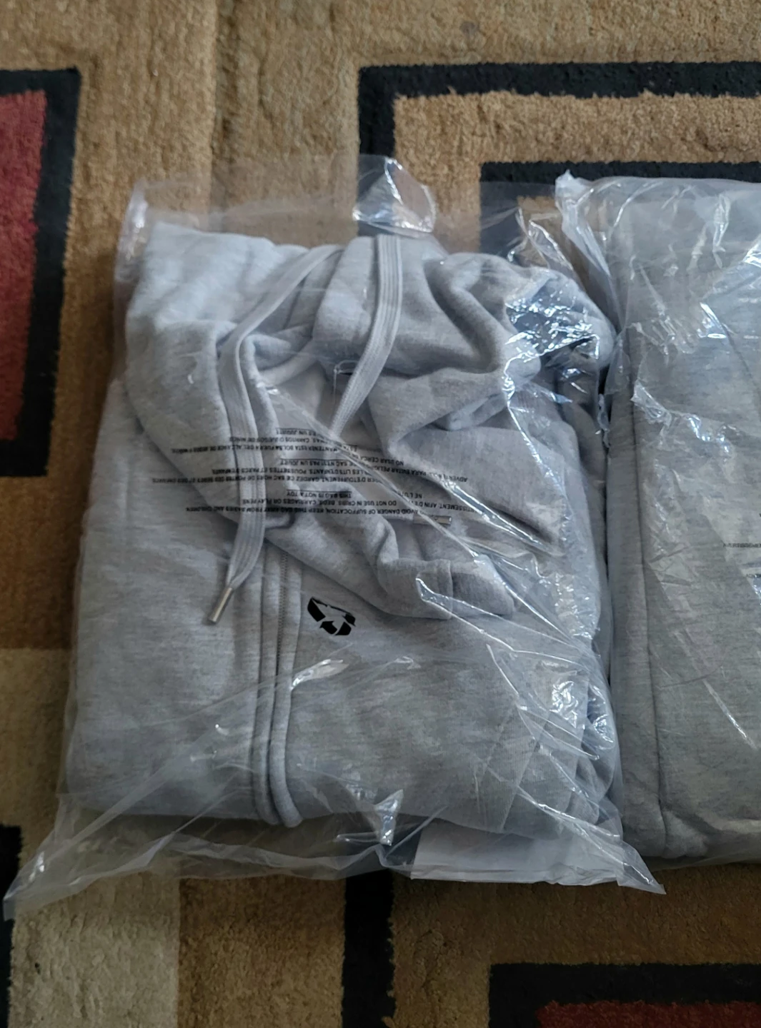 Alo Yoga Grey mens set - photo 3