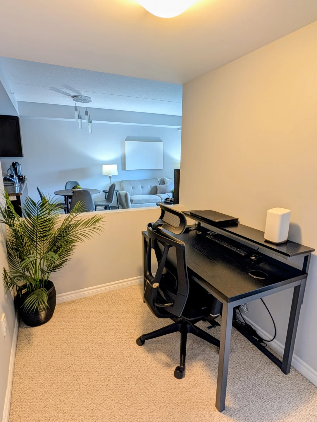 Modern Computer Desk + Autonomous Ergonomic Chair - photo 4