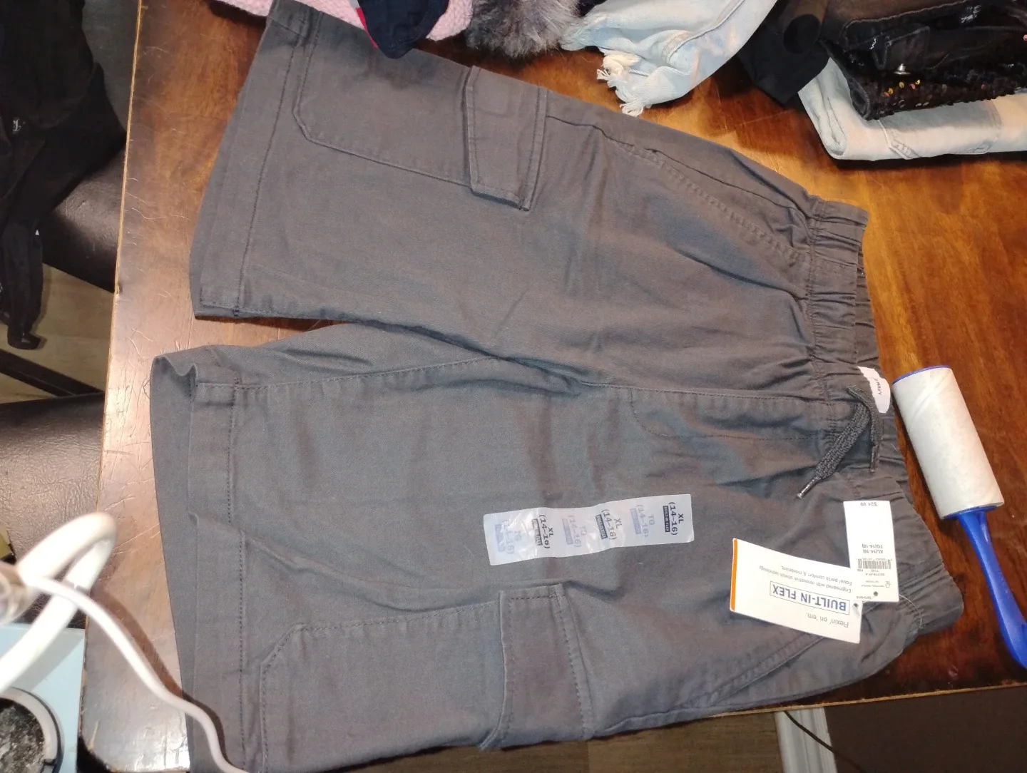 Old Navy Built-In Flex Cargo Shorts - XL (14-16)
