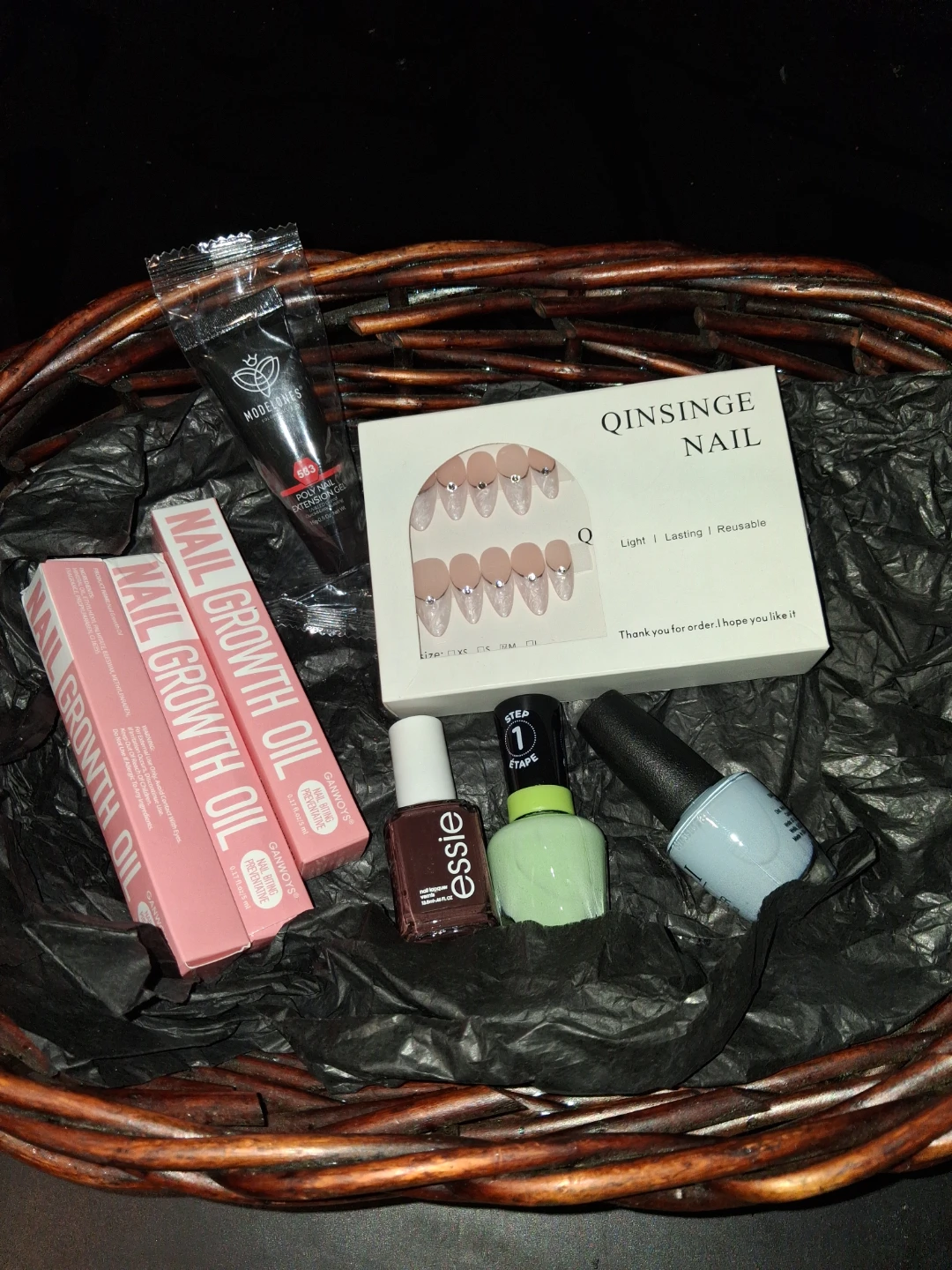 Qinsinge Nail False Nails with Essie & Other Polish