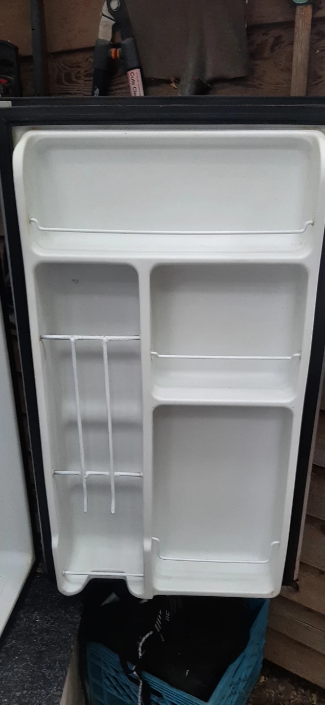 Magnasonic Compact Mini Fridge - photo 3