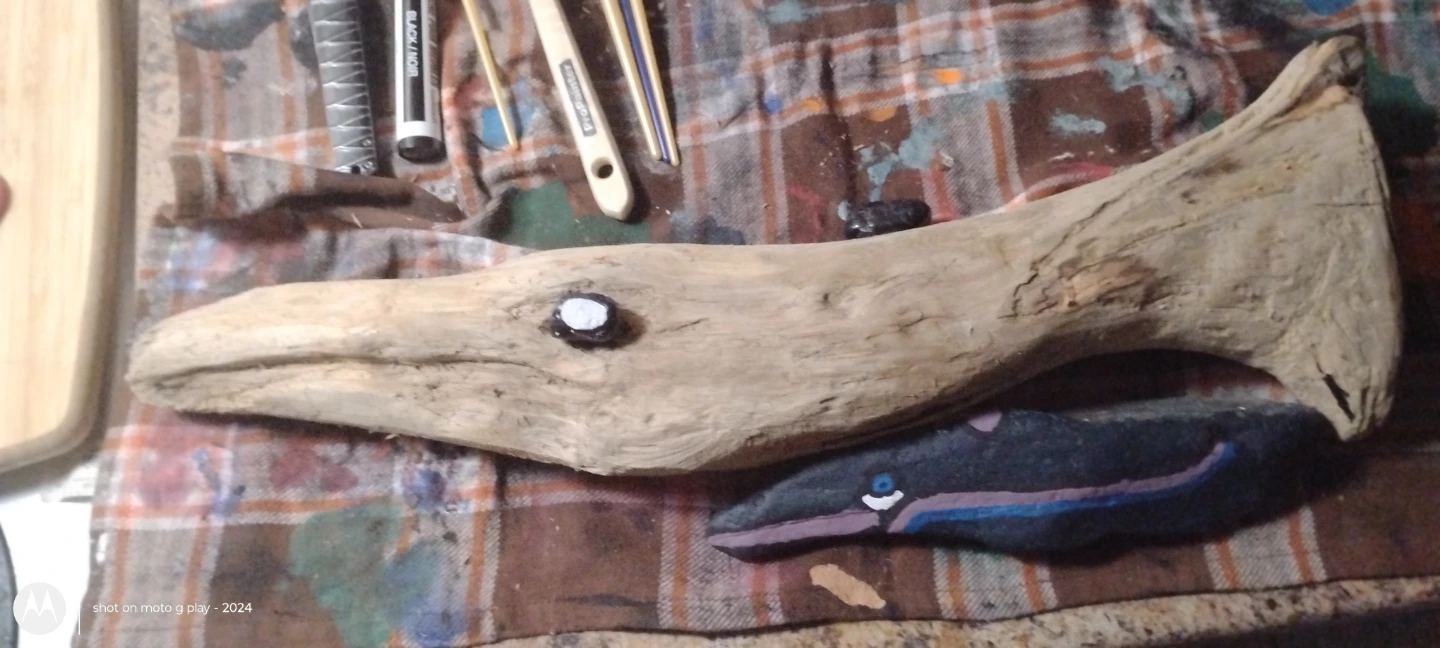 Driftwood sculpture with painted marine life - photo 4