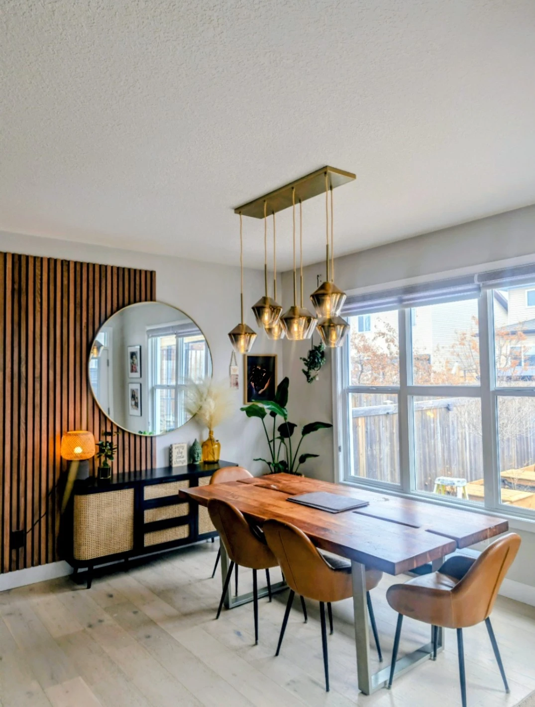 Daining table