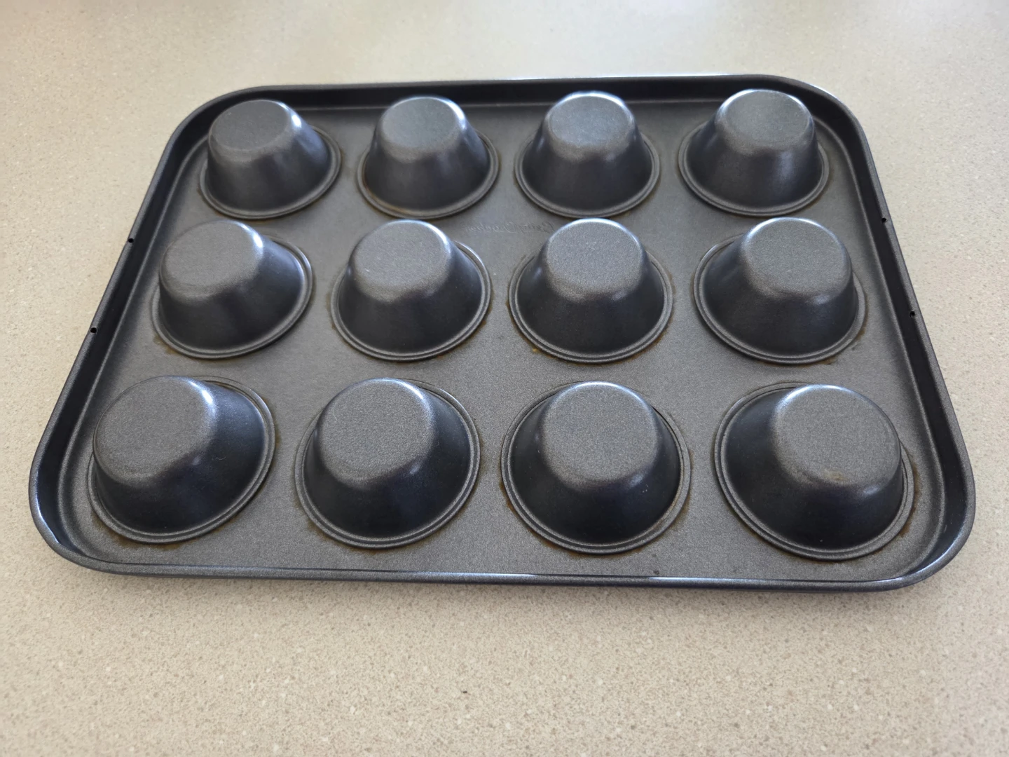 Betty Crocker Mini Muffin Baking Tin - photo 2