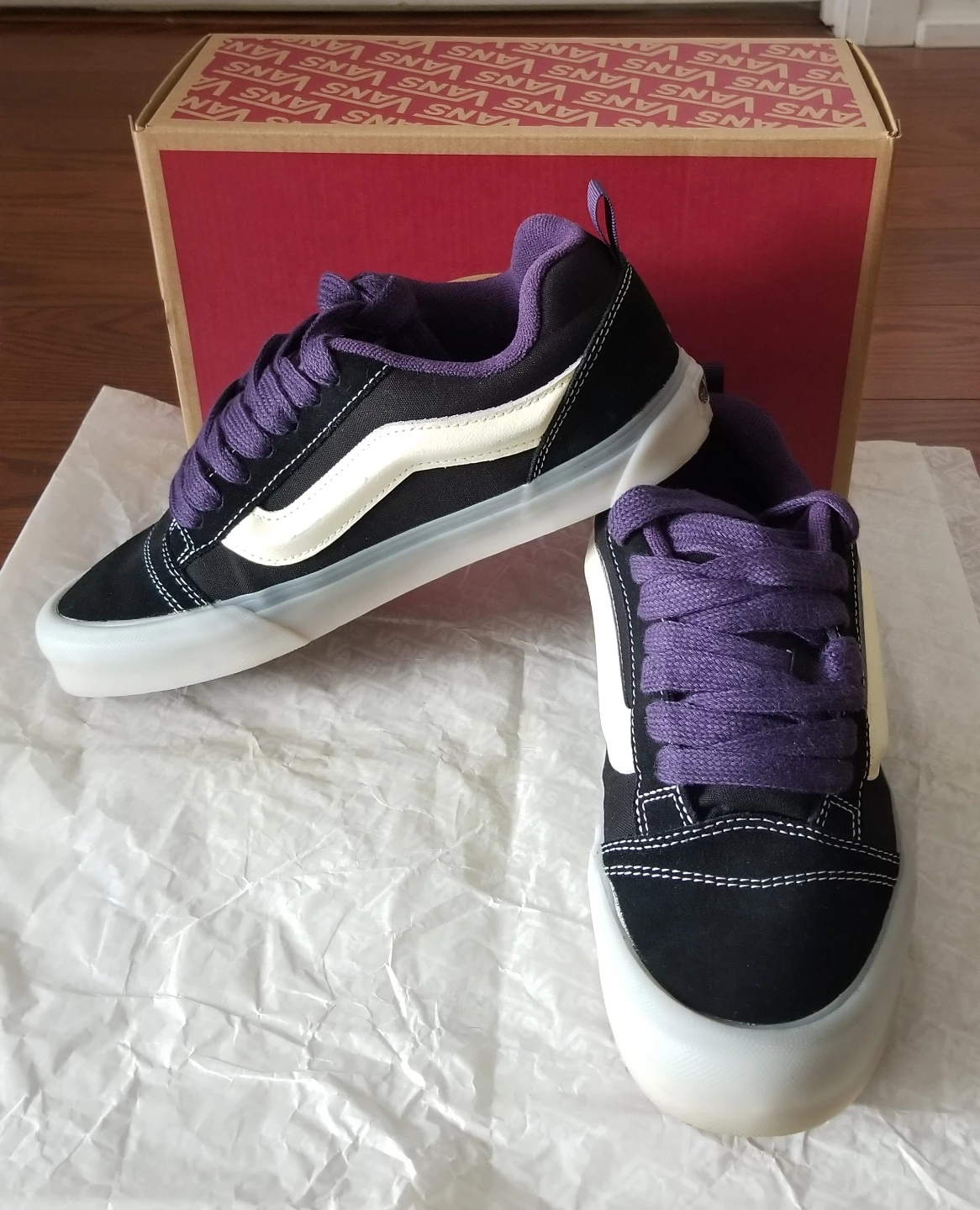 VANS Knu Skool  GLOW BLACK /PURPLE SIZE US Men's size 8.5.