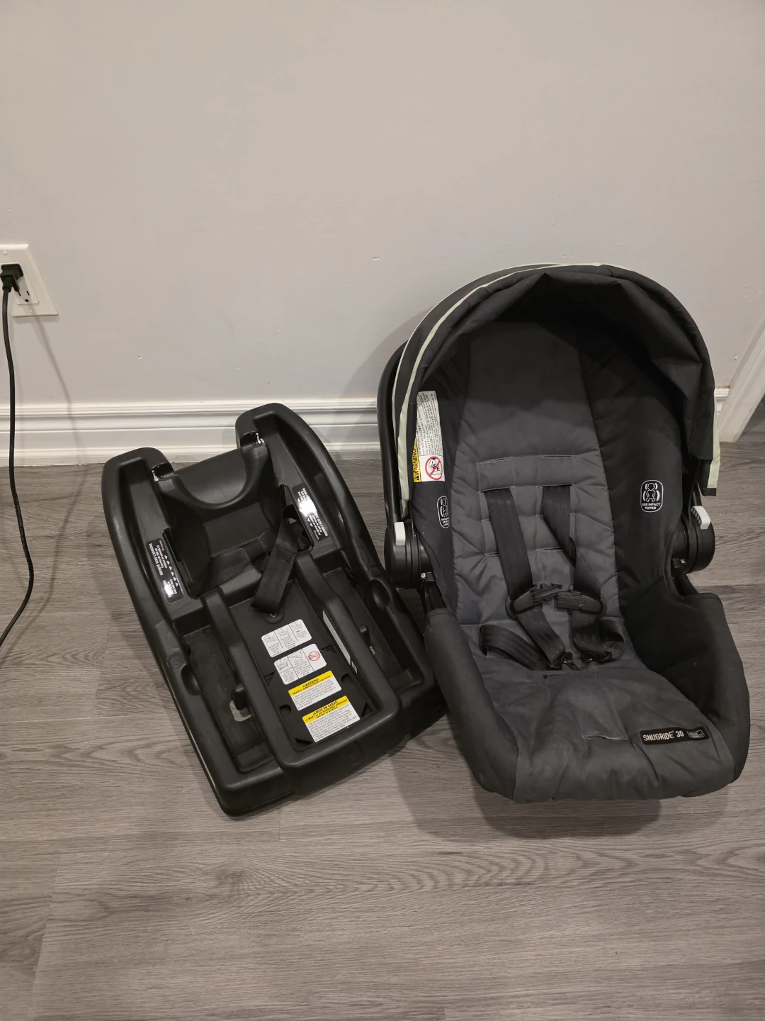 Evenflo Embrace 35 Infant Car Seat with Base - photo 3