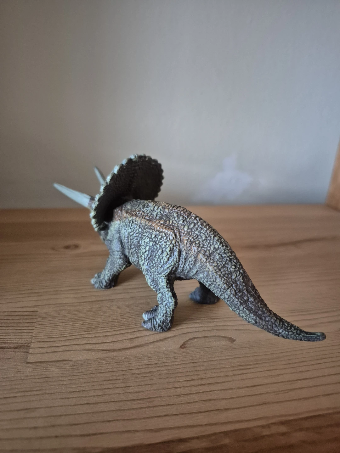 Dinosaur: Triceratops Seeks New Home - photo 5