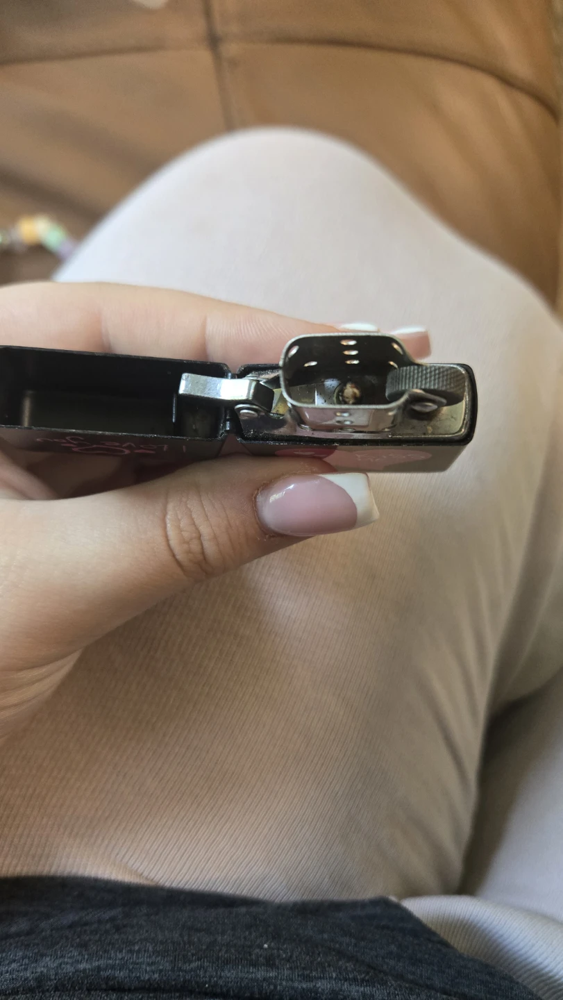 Black Lighter with Pink Heart Design - photo 4