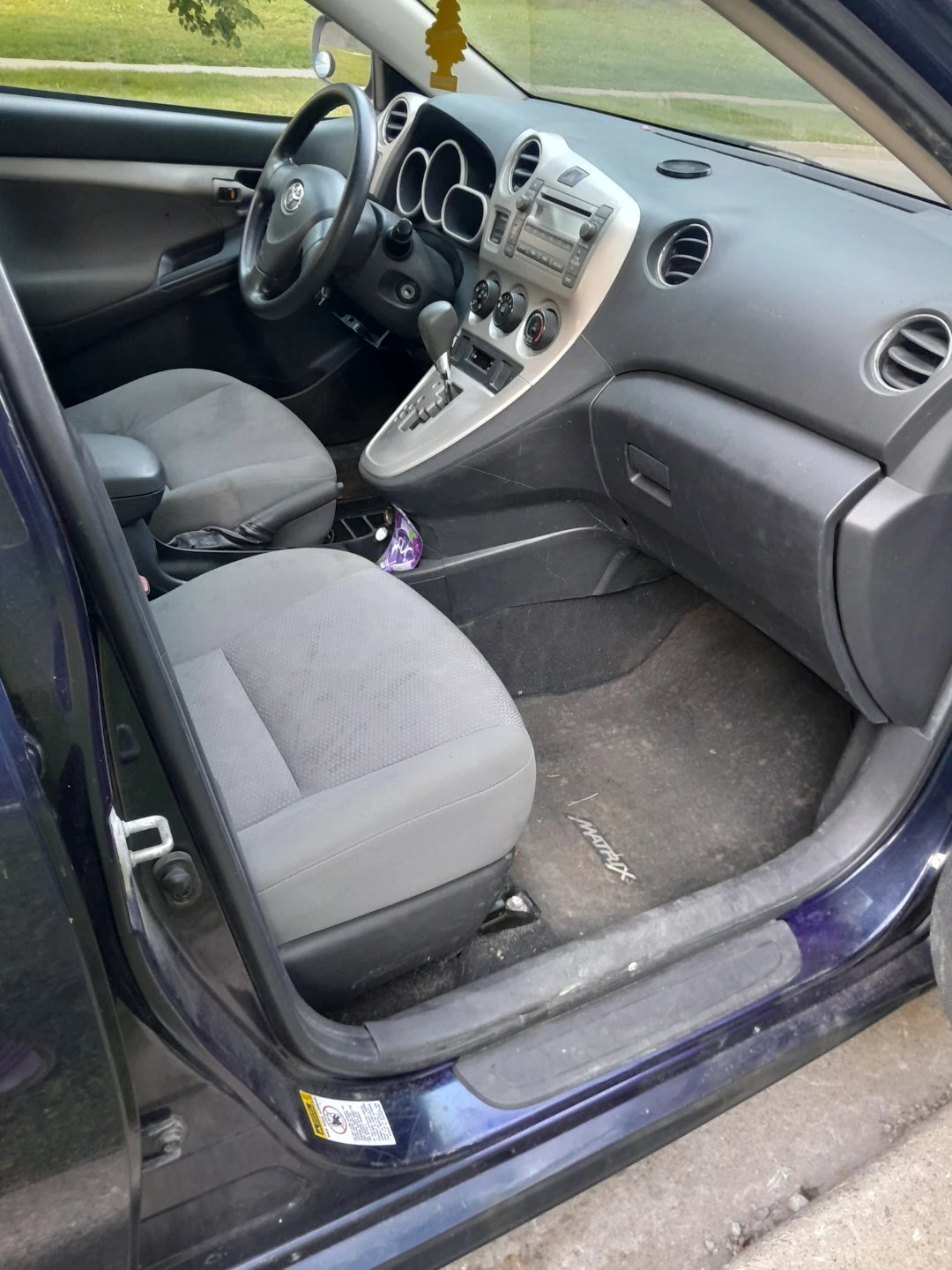 TOYOTAL  MATRIX 2010, ODOMETER 270 000, PRICE 4500. AS IS, - photo 5