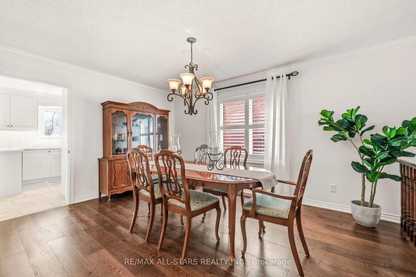 Knechtel Quality Furniture Dining Set with Hutch - photo 2