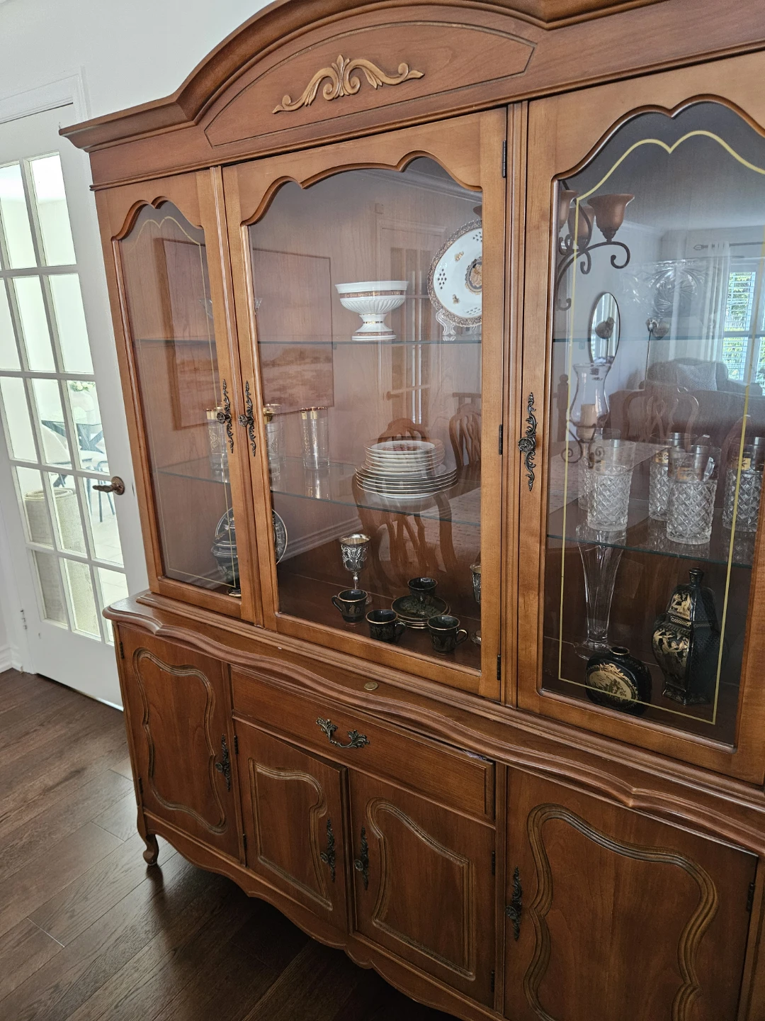 Knechtel Quality Furniture Dining Set with Hutch - photo 4